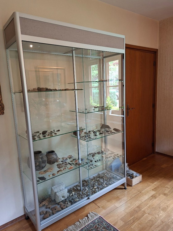 Image 1 of Vitrinekast / display cabinet