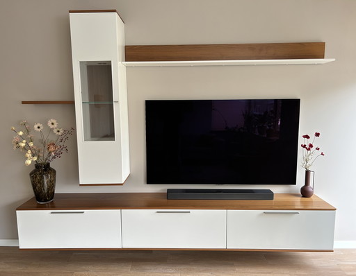 Precioso mueble de pared MUSTERRING - excelente estado