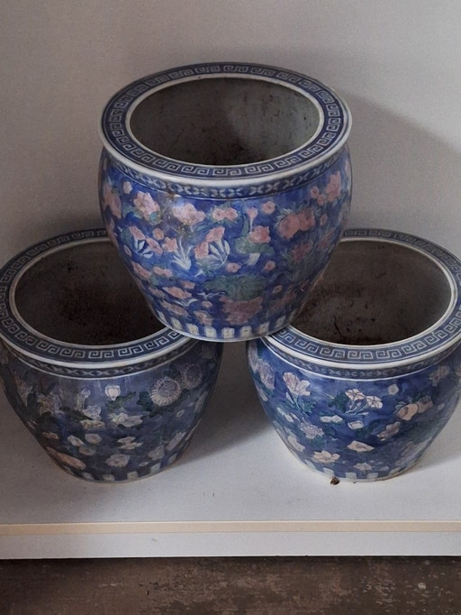 3 vasi di fiori in porcellana