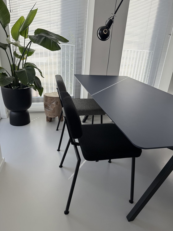 Image 1 of Studio HENK mesa de comedor de diseño - HPL Blu Fes + sillas Kvadrat