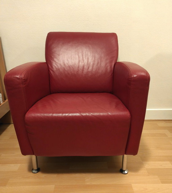 Image 1 of Poltrona di design realizzata interamente in pelle rossa