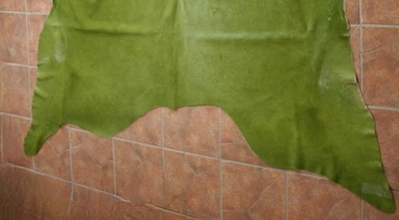 Limettengrüner Kuhfellteppich 278 Cm X 233 Cm – Teppiche & Läufer, Leather (photo 4 of 5)