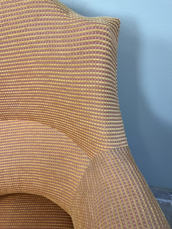 Image 1 of Poltrona a forma di fungo color salmone e arancione