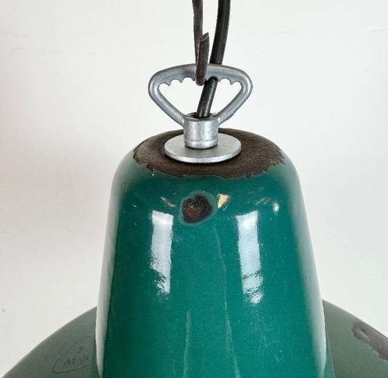 Image 1 of Grande lampada a sospensione industriale in smalto verde, anni '60