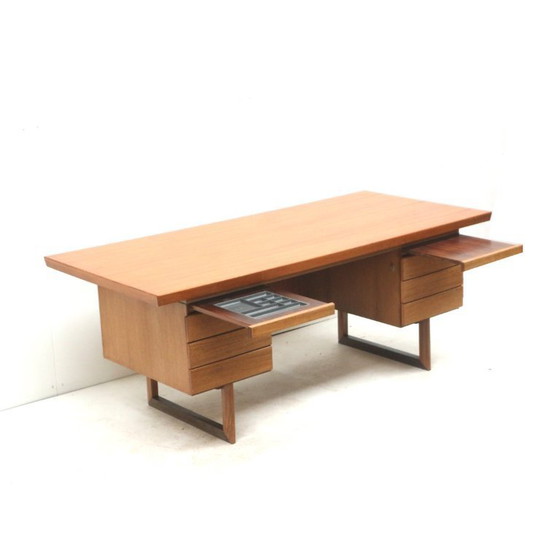 Image 1 of Ampia scrivania direzionale dal design vintage realizzata negli anni '70