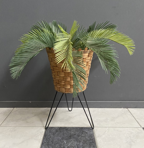 Image 1 of Cesta de mimbre con patas de metal, década de 1970