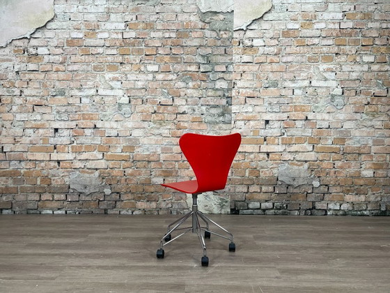 Image 1 of Fritz Hansen Butterfly red