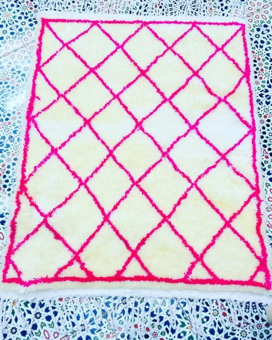 Image 1 of Handgemaakt Beni Ouarain-tapijt: Roze Marokkaans Berber wollen tapijt (126x100cm)