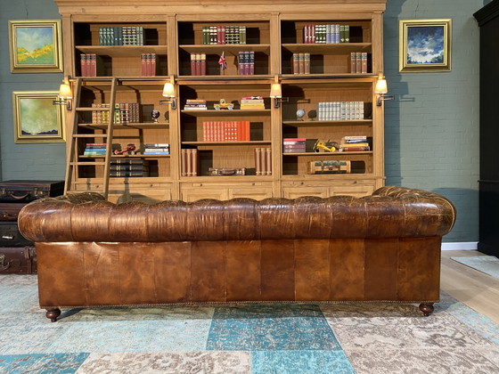 Image 1 of Canapé Chesterfield XL robuste, cigares vintage