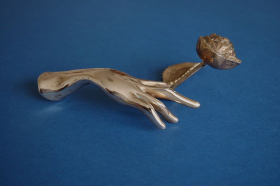 Image 1 of Escultura de mano de bronce con flor, Yves Lohé (firmada)