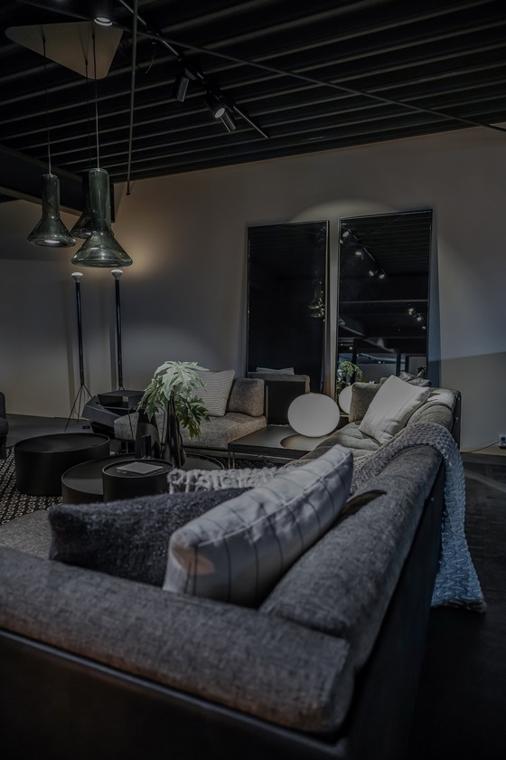 Image 1 of Rod System Bank – Dumas Fauteuil – Moon Tafels – Scott Poef – Misore Karpet – Glo-Ball Tafellamp - Whistle Lamp - Balencing Box