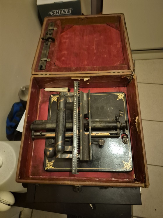 New American Typemachine – New American Mfg. Co., Decoratieve objecten, Metal, Textile (photo 3 of 11)