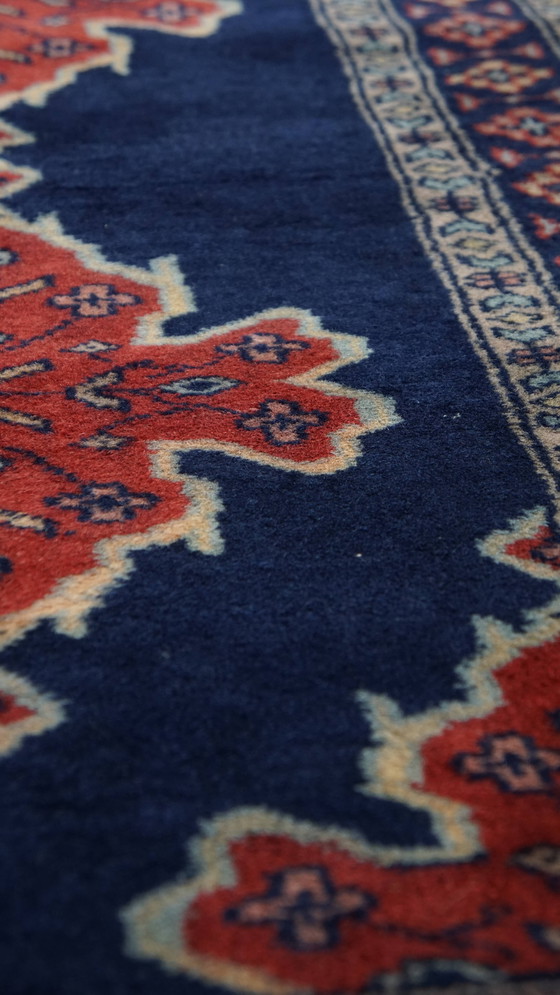 Image 1 of Teppich mit hauptsächlich dunkelblau aus Wolle 139x66cm