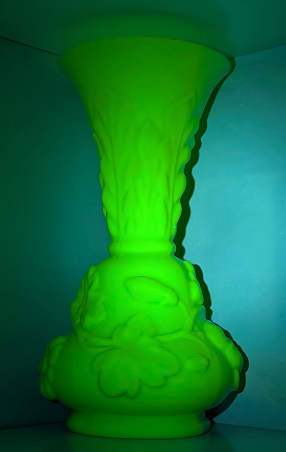 Opaline Vase "Saint Louis" Model: Feuilles et Guirlandes, Glass, Green, Art Nouveau (photo 3 of 13)