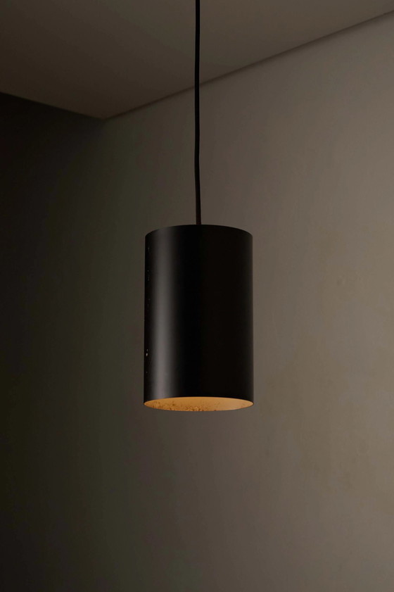 Minimalistische schwarze Zylinder-Pendelleuchte von Fog & Mørup, 1960er Jahre, Deckenleuchten, Grau (Foto 3 von 6)