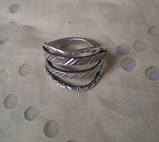 Moderne sterling zilveren ring, maat 64 (verstelbaar)