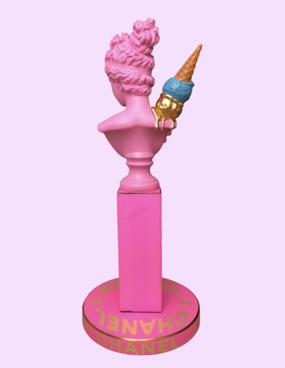 Image 1 of Exclusivités GF - Statuette Chanel Femme