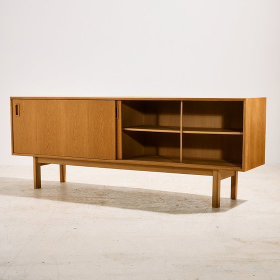 Image 1 of MK11146 Buffet en chêne Modèle 21 restauré par Gunni Omann pour Omann Jun Møbelfabrik