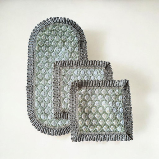 Grünes Vintage Tischläufer-Set (3 Teile) mit goldfarbener Borte, Mid-Century Design