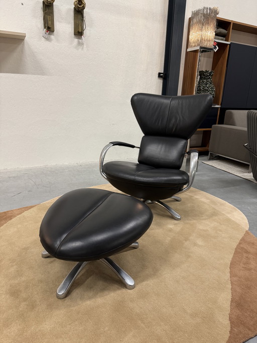 Poltrona girevole Leolux Formi Phase 2 con poggiapiedi in pelle nera