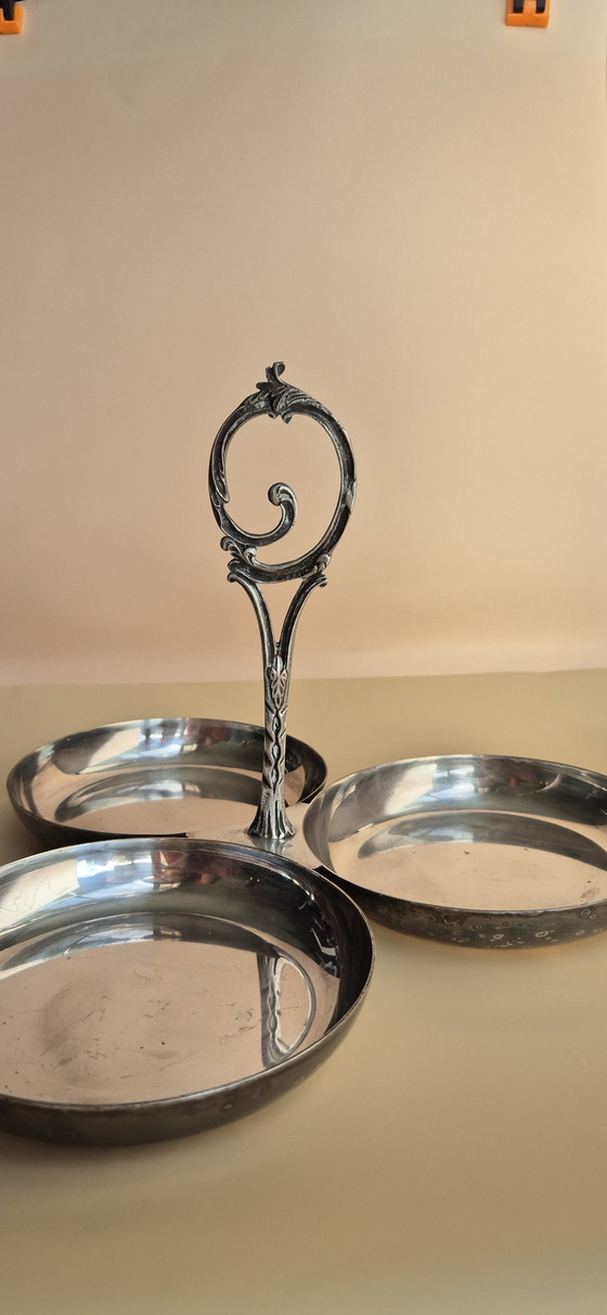 Image 1 of Versilbertes Jugendstil-Tablett mit drei Schalen, gekennzeichnet mit R*M 15. Versilbertes Jugendstil-Tablett mit drei Schalen – 