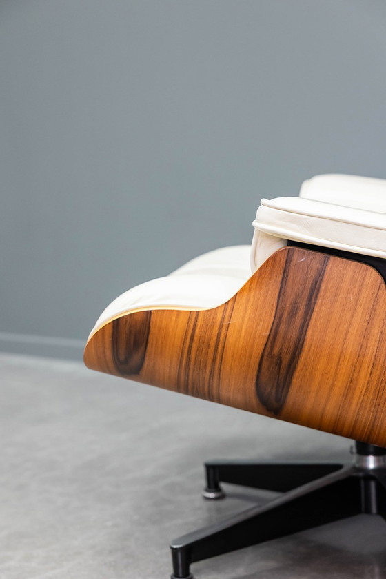 Image 1 of Sillón Eames + otomana