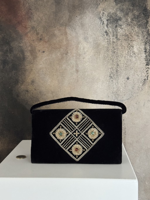 Fluwelen clutch met borduursels en steentjes, avondtasje met handvatten