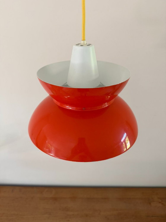 Image 1 of Suspension rouge vintage Louis Poulsen Doo-Wop : luminaires scandinaves modernes du milieu du XXe siècle, style danois.