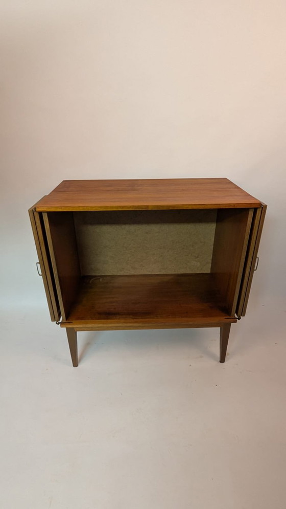 Image 1 of Meuble vintage du milieu du siècle avec portes à charnières