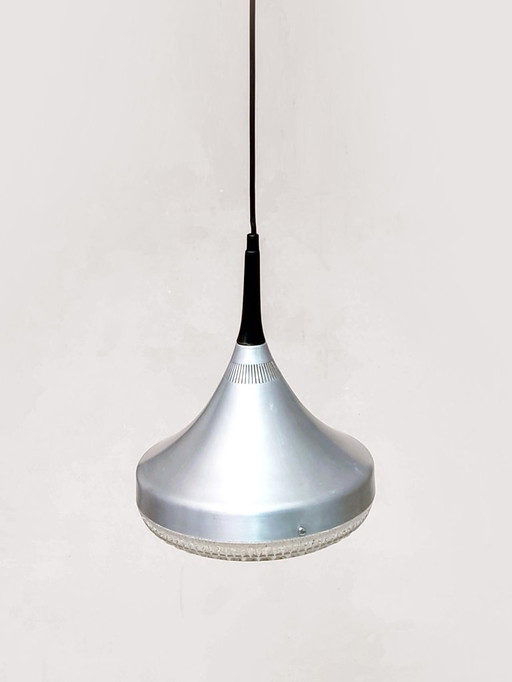 suspension au design industriel vintage