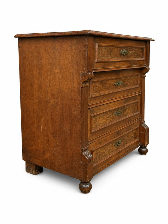 Antike Kommode im Louis-Philippe-Stil mit 4 Schubladen aus Holz und Nussbaummaserholz – Kommoden, Wood (photo 5 of 10)
