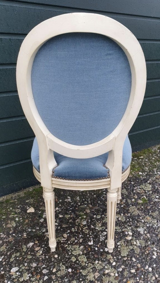 Image 1 of 4 chaises de salle à manger à médaillon