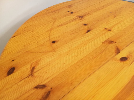 Image 1 of Vintage Scandinavian round dining table by Rainer Daumiller in pine from the 1960s/70s with extensions