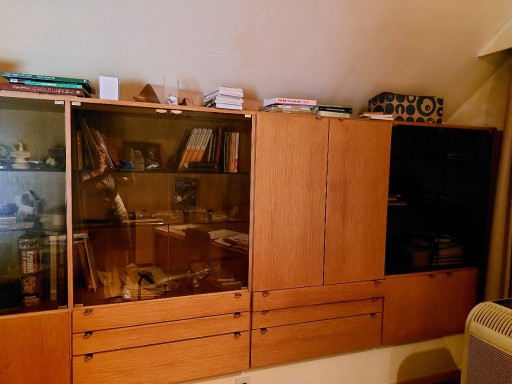 Mueble de pared de diseño Vandenberghe-Pauvers adquirido en 1979, incluyendo el conjunto de escritorio (ver en la sección de mes