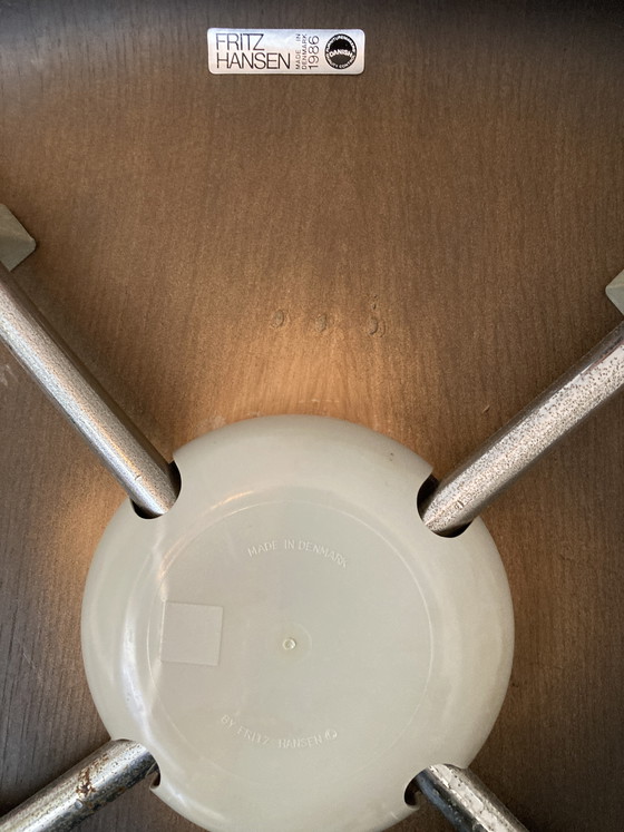 Image 1 of Tafel en stoelen Fritz Hansen en Arne Jacobsen
