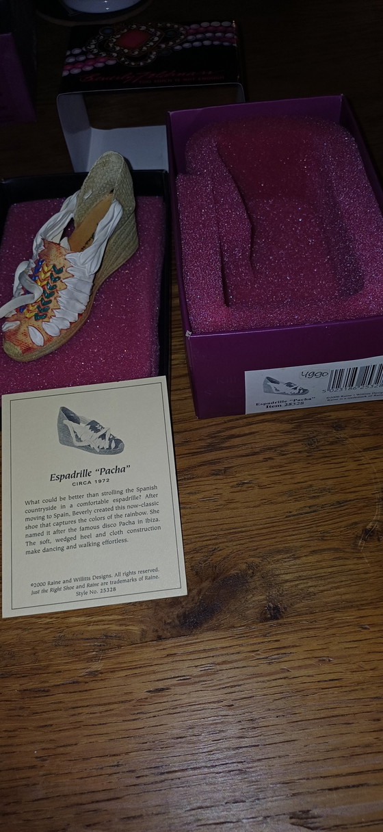 Image 1 of Raine “Just the Right Shoe” collection miniature shoes – approx. 35 pieces with boxes & catalogue