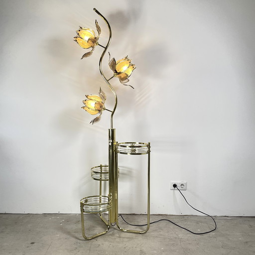 Golden lotus lamp with 3 tiers