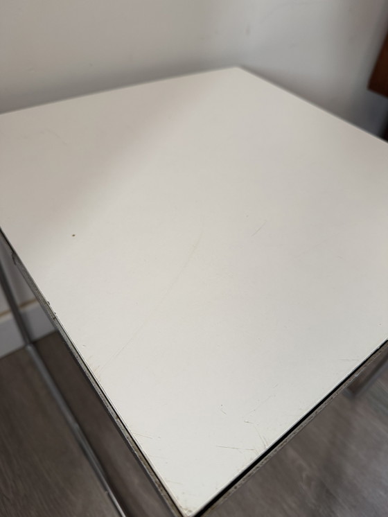 Image 1 of Mimi set Tavolini impilabili metà secolo bianchi con finiture cromate