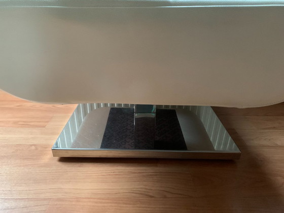 Image 1 of Sillón de diseño Jori Chillap de cuero Konia blanco