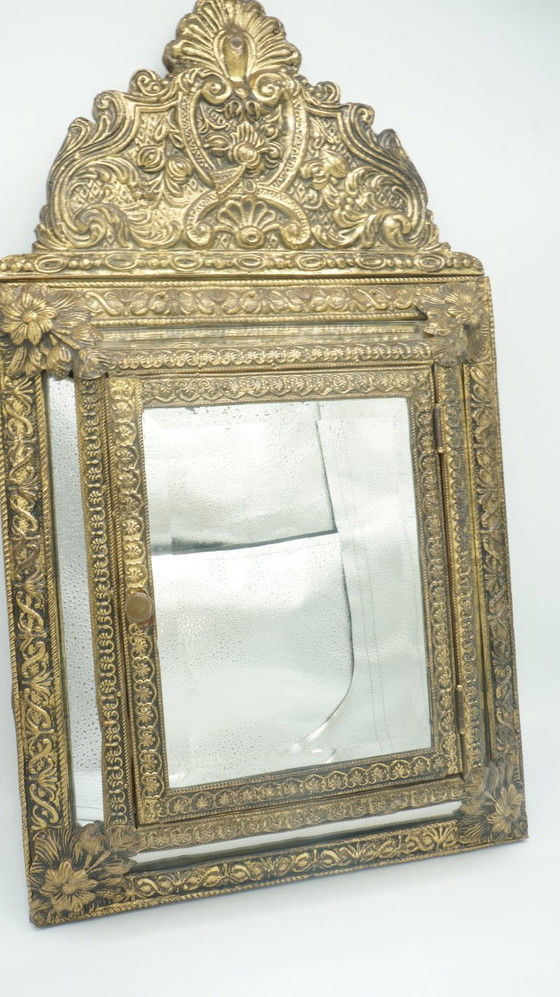 Image 1 of Niederländischer antiker, verzierter Messing-Galeriespiegel, Bürsten, Wandglas, Kupferschrank