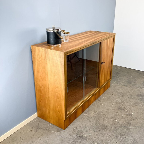 Image 1 of Vintage vitrinekast met barvak, walnoot, jaren 60, Midcentury