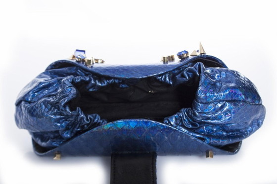 Image 1 of Maison Du Posh, pochette in pelle blu effetto serpente