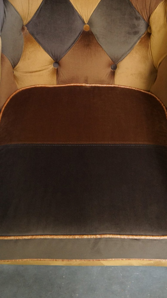 Image 1 of In zeer goede staat verkerende unieke stoffen patchwork chesterfield clubfauteuil in Engelse stijl