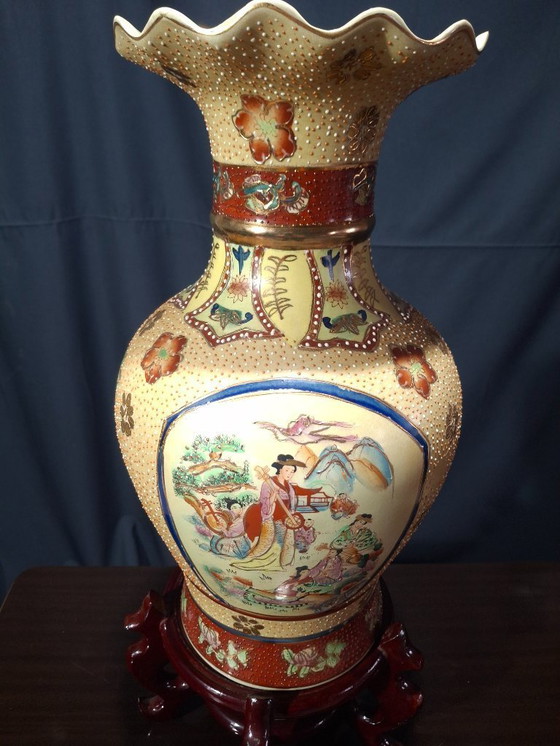 Image 1 of Large polychrome Chinese vase, 45 cm
