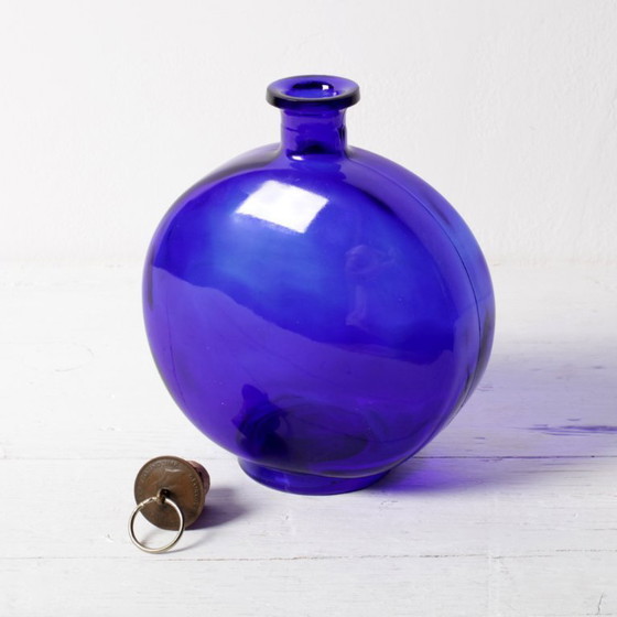 Image 1 of Zeldzame vintage kobaltblauwe karaf / Glazen fles uit het midden van de 20e eeuw met kurk / Ruda Glasbruk / Zweden / jaren 70