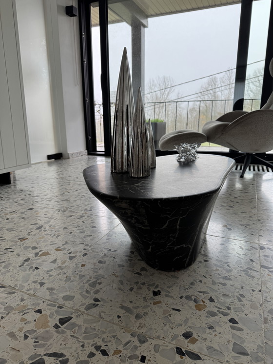 Image 1 of Mesa de centro ovalada con aspecto de mármol Polspotten