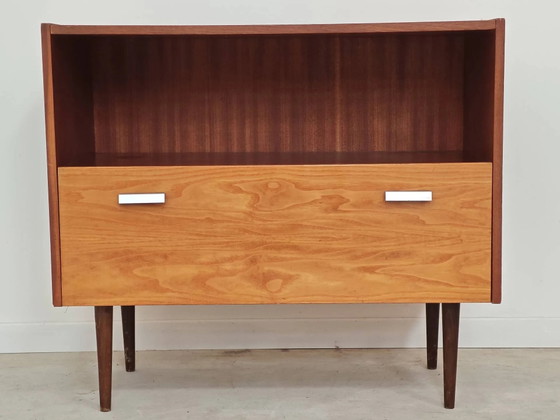 Piccola credenza in legno degli anni '70. – Armadi contenitori, Wood, Vintage (photo 5 of 18)