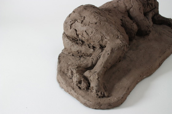 Image 1 of Yolande Ide (1931) - Scultura, Donna nuda sdraiata - 39 cm - Terracotta