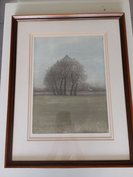 'Eenzaam in de ochtend' van Marcel Ysewijn - kleurets (aquatint) in houten lijst met passe-partout.