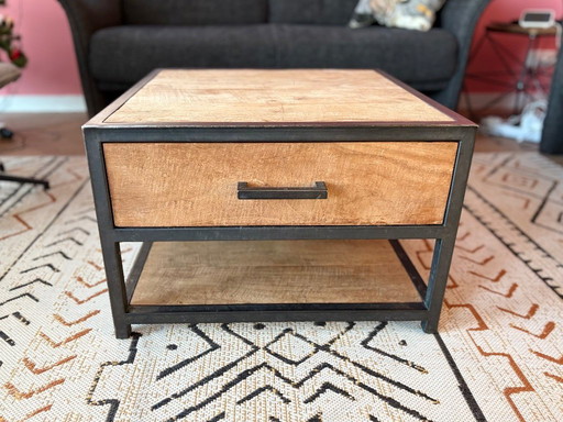 Industriële houten salontafel